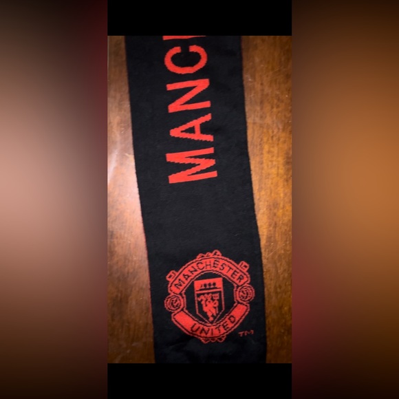 Manchester United scarf - Picture 8 of 11